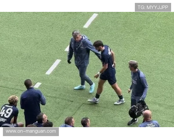 巴萨遭遇密集赛程考验，弗里克轮换策略受关注